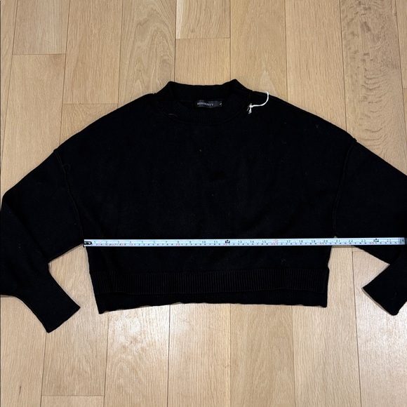 Black Cropped Sweater - Picture 3 of 3